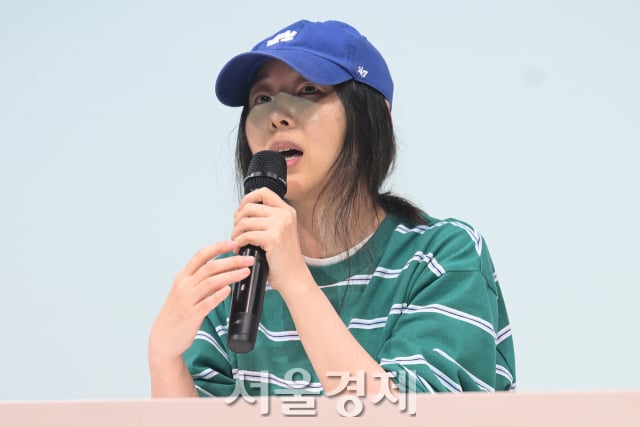 Min Hee-jin de “NewJeans' Mom” criticó las estrategias de venta de álbumes de KPOP, pero ella fue una de las personas que las inició