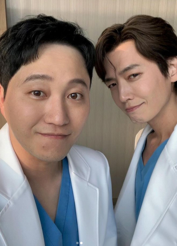 ¿Se acerca la temporada 3? “Hospital Playlist” Jung Kyung-ho y Kim Dae-myung subieron fotos del 99z y el Hospital Yulje