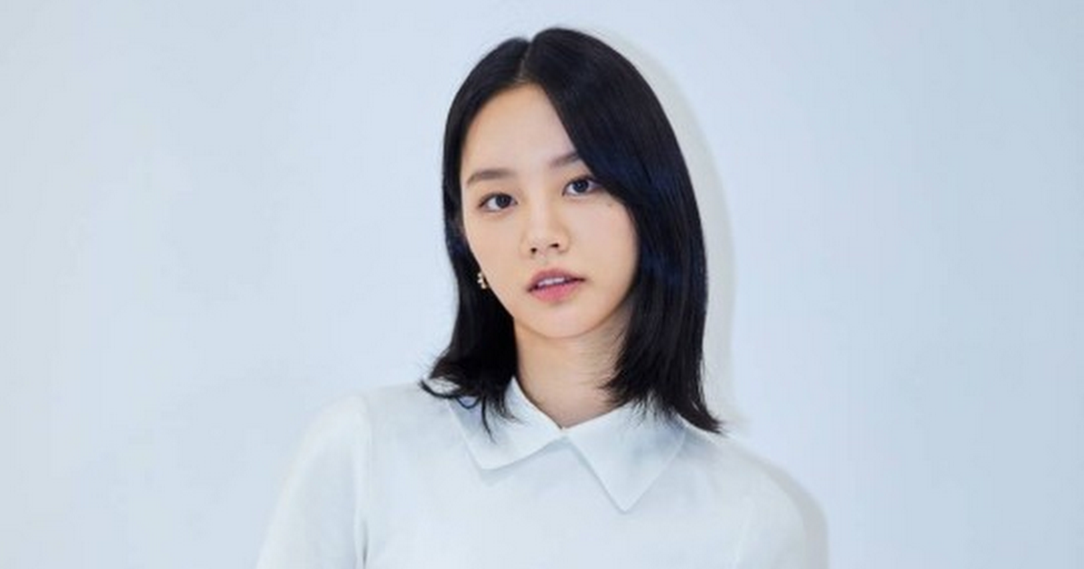 (Internautas Opinan)   HYERI, PRINCIPAL FEMENINA DE 