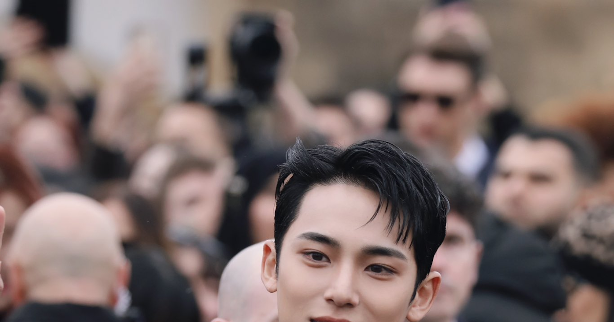 (Internautas Opinan) DIECISIETE MINGYU EN EL DESFILE DIOR DE LA SEMANA DE LA MODA DE PARÍS