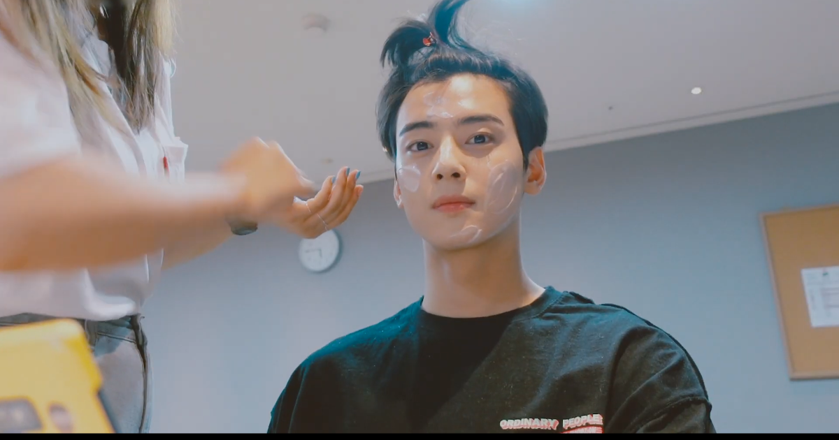 (Internautas Opinan)  LA CARA DE CHA EUNWOO DESPUÉS DE QUITARSE EL MAQUILLAJE