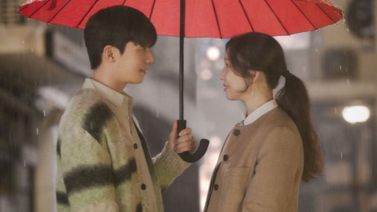 Wi Ha Joon se acerca a Jung Ryeo Won en The Midnight Romance en imágenes de Hagwon
