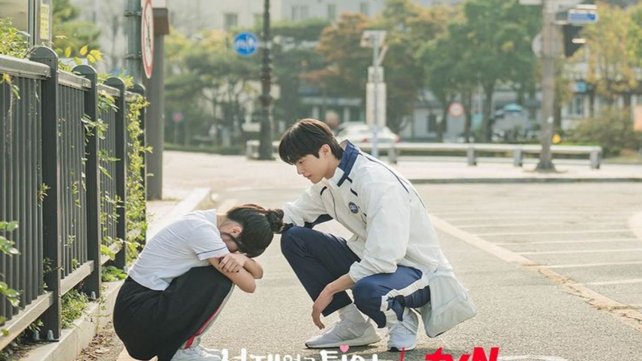 Byeon Woo Seok sorprendido por el extraño comportamiento de Kim Hye Yoon en la vista previa del Ep1 de Lovely Runner