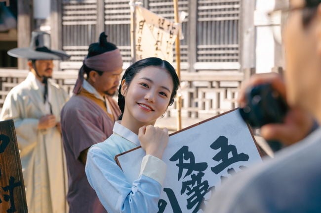 Shin Ye Eun de “The Glory” se transforma de villana a posadera animada en su primer drama histórico “The Secret Romantic Guesthouse”