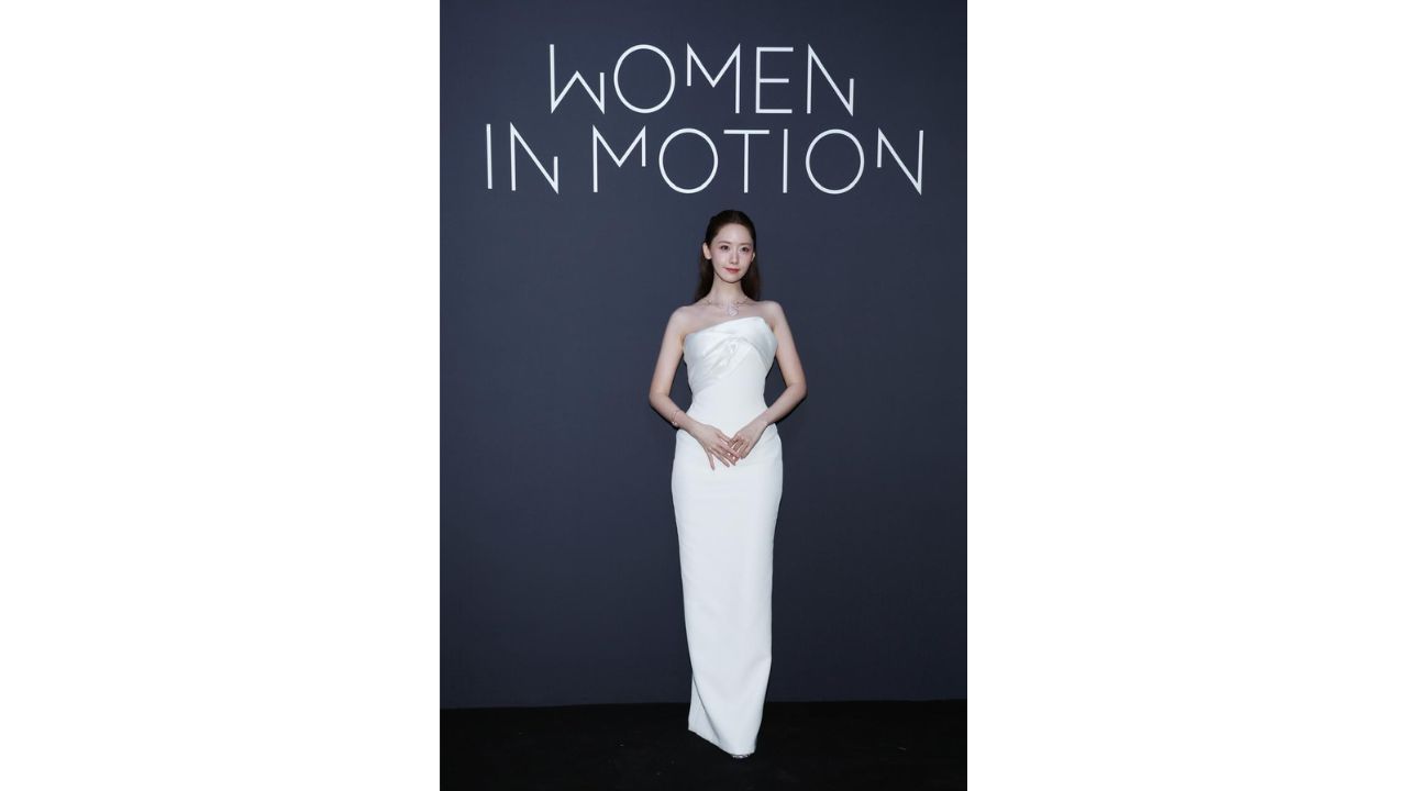 YoonA deslumbra con un blanco prístino en la cena Women in Motion en el Festival de Cine de Cannes 2024