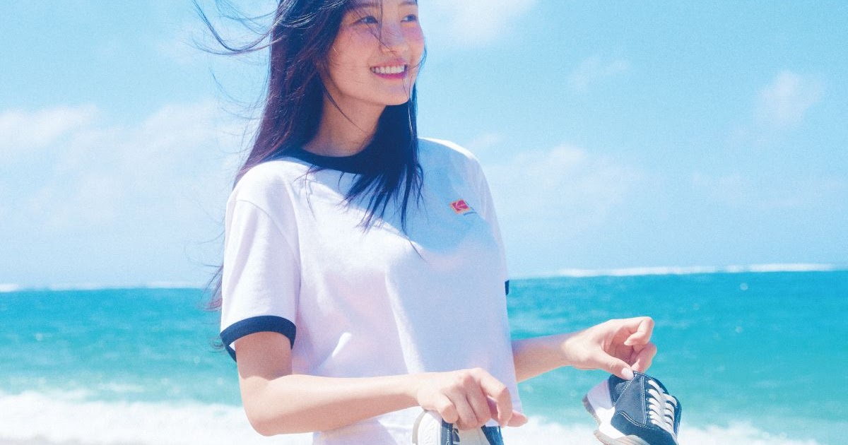 Sesión de fotos de Kim Hyeyoon en Bali en la edición de julio de Cosmopolitan